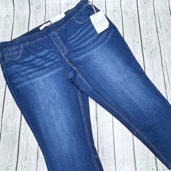 NWT Cato The Curvy Pull Up Jean Capri Size 22W - Picture 1 of 6